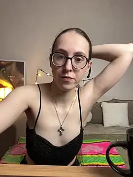 Snapshot of MartiniiSelenna chatting on May 17, 5:49 am MartiniiSelenna online show from May 17, 5:49 am