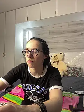 Snapshot of MartiniiSelenna chatting on May 27, 6:21 am MartiniiSelenna online show from May 27, 6:21 am