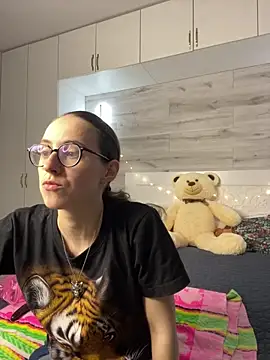 Snapshot of MartiniiSelenna chatting on June 13, 5:49 am MartiniiSelenna online show from June 13, 5:49 am