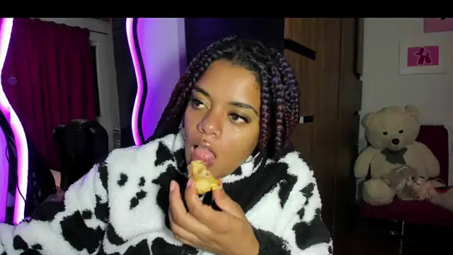 ladyrd1 online show from November 12, 1:39 am