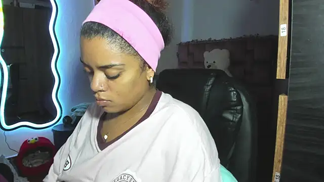 ladyrd1 online show from February 23, 11:46 pm