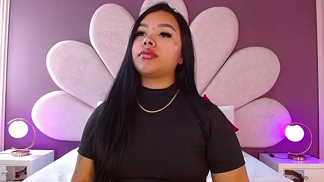 Snapshot of MarianaGarciaa__ chatting on May 8, 7:19 pm MarianaGarciaa online show from May 8, 7:19 pm