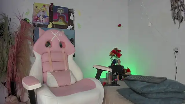 Snapshot of lovely_kitt chatting on July 23, 1:58 am lovely kitt online show from July 23, 1:58 am