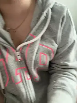 Snapshot of Rei1216xo chatting on March 2, 6:27 am Rei1216xo online show from March 2, 6:27 am