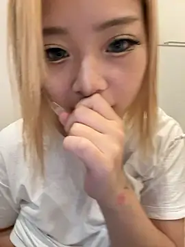 Snapshot of Rei1216xo chatting on November 30, 3:10 am Rei1216xo online show from November 30, 3:10 am