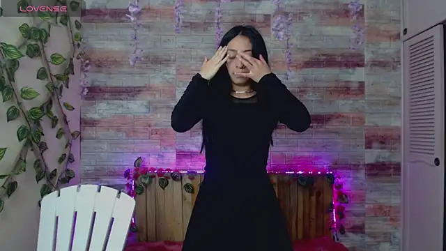 Snapshot of Lucy_joi chatting on December 9, 11:13 pm Lucy joi online show from December 9, 11:13 pm