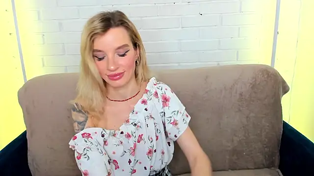 AlinaLovelyX online show from May 25, 1:33 am
