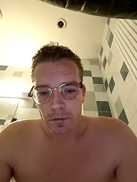 Snapshot of Boyka187@xh chatting on December 19, 2:18 am Boyka187xh online show from December 19, 2:18 am