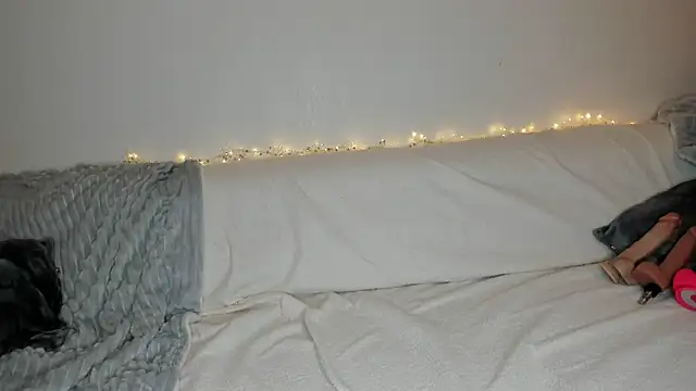 Snapshot of Mlleeffy chatting on December 4, 9:12 pm Mlleeffy online show from December 4, 9:12 pm