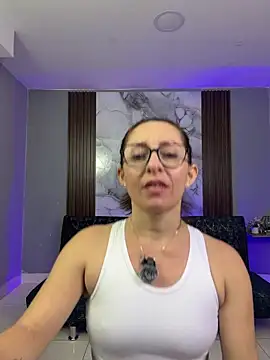 Snapshot of Yelena03 chatting on July 23, 9:24 pm Yelena03 online show from July 23, 9:24 pm
