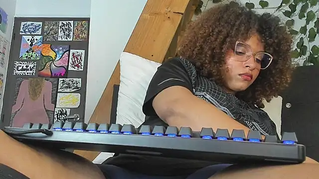 Snapshot of Ada_gales_ chatting on December 20, 2:52 am Ada gales  online show from December 20, 2:52 am