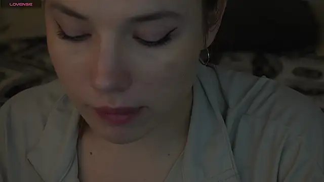 IceDanielles online show from November 10, 1:43 pm