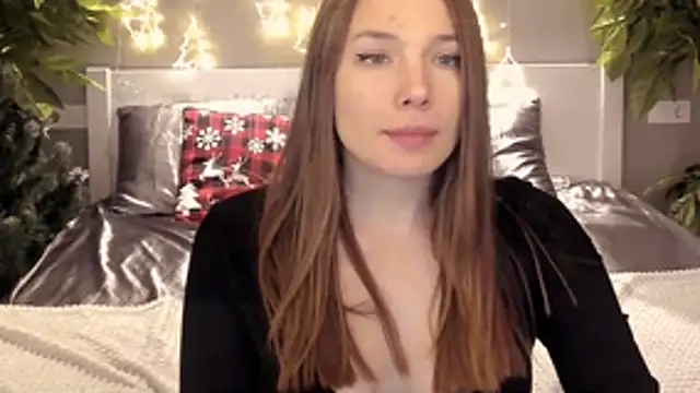 IceDanielles online show from December 18, 1:28 pm