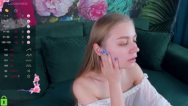 Snapshot of Polumna_cute chatting on December 6, 2:38 pm Polumna cute online show from December 6, 2:38 pm