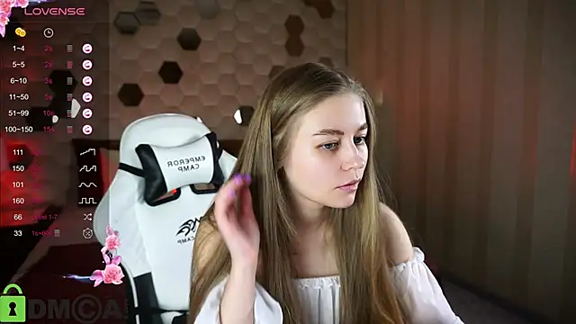 Snapshot of Polumna_cute chatting on February 20, 2:13 pm Polumna cute online show from February 20, 2:13 pm