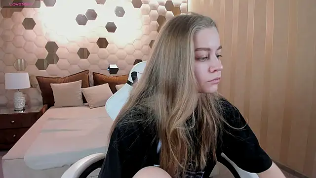 Snapshot of Polumna_cute chatting on March 13, 8:48 am Polumna cute online show from March 13, 8:48 am