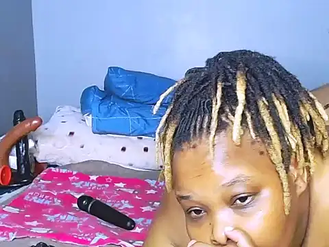 Snapshot of fatafricanqueen chatting on October 10, 10:09 pm fatafricanqueen online show from October 10, 10:09 pm