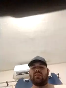 Snapshot of JulianInter08 chatting on March 22, 5:33 am JulianInter08 online show from March 22, 5:33 am