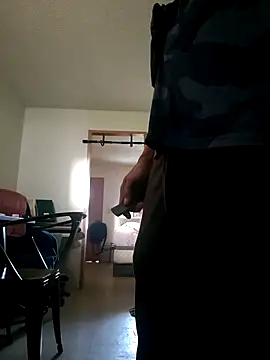Snapshot of Bstokes671 chatting on April 19, 7:29 am Bstokes671 online show from April 19, 7:29 am
