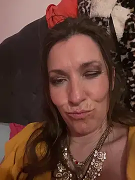 Snapshot of Lwhite1 chatting on May 31, 10:33 pm Lwhite1 online show from May 31, 10:33 pm