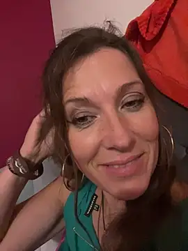 Snapshot of Lwhite1 chatting on June 29, 10:54 pm Lwhite1 online show from June 29, 10:54 pm