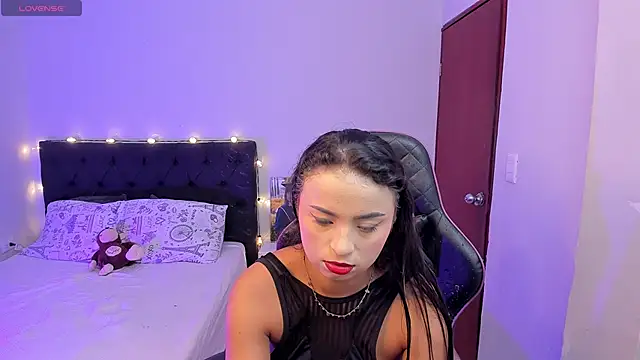 Snapshot of evelyn_23 chatting on March 15, 4:24 am evelyn 23 online show from March 15, 4:24 am