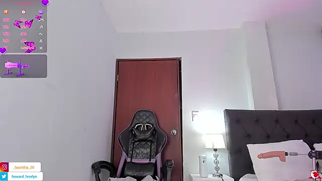 Snapshot of evelyn_23 chatting on November 13, 3:55 pm evelyn 23 online show from November 13, 3:55 pm