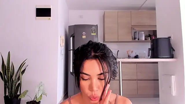 AnaHenao online show from December 14, 8:02 pm