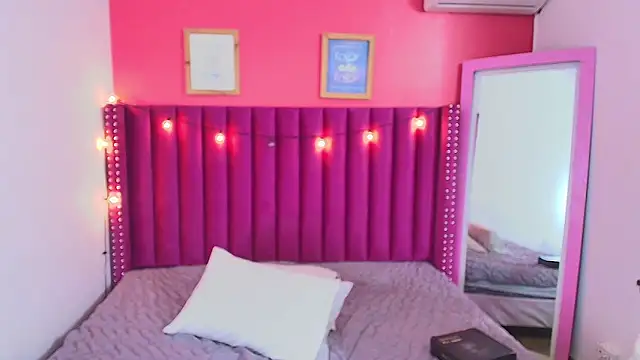 littleebonny online show from January 1, 12:55 pm