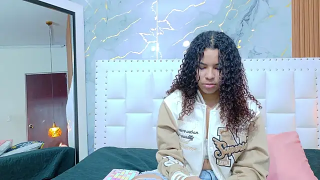 littleebonny online show from October 10, 7:24 pm