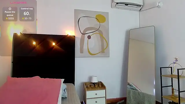 Snapshot of littleebonny chatting on May 18, 7:52 pm littleebonny online show from May 18, 7:52 pm