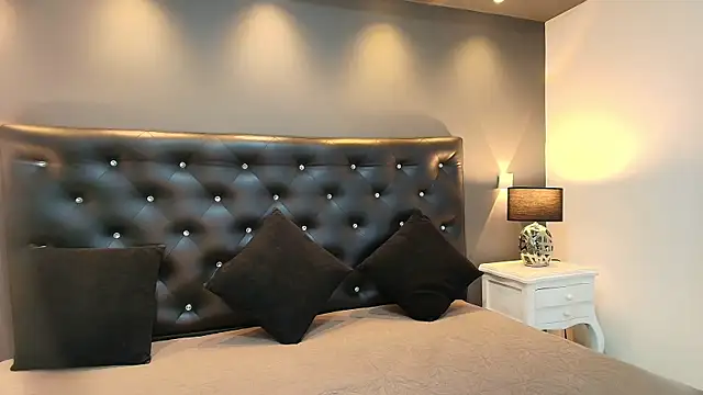 Snapshot of dirtyvictoria chatting on December 21, 12:34 pm dirtyvictoria online show from December 21, 12:34 pm