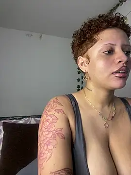 Snapshot of Charlotee_ chatting on April 15, 8:10 am Charlotee online show from April 15, 8:10 am