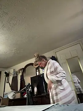 vixendoll87 online show from March 2, 10:59 pm