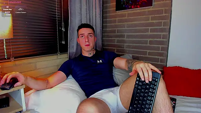 Snapshot of liam_oficial02 chatting on May 19, 3:13 am liam oficial02 online show from May 19, 3:13 am