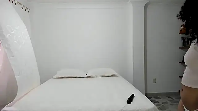 avellanatammy online show from December 13, 9:09 pm