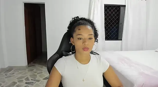 avellanatammy online show from December 15, 12:07 am