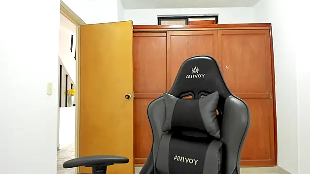 avellanatammy online show from February 18, 12:49 pm