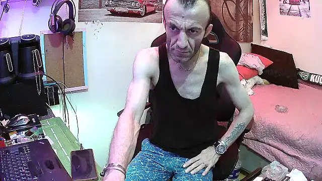 Snapshot of Aktorihann chatting on June 18, 2:23 am Aktorihann online show from June 18, 2:23 am