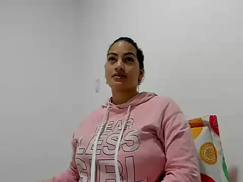 SamanthaBeke online show from April 28, 1:04 am