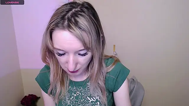 Snapshot of AmandaSell chatting on June 14, 7:43 am AmandaSell online show from June 14, 7:43 am