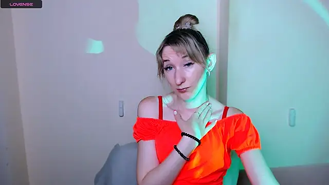 Snapshot of AmandaSell chatting on July 7, 7:23 am AmandaSell online show from July 7, 7:23 am
