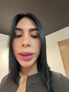 Snapshot of Dj_scarlettmorreti chatting on May 22, 3:39 pm Dj scarlettmorreti online show from May 22, 3:39 pm