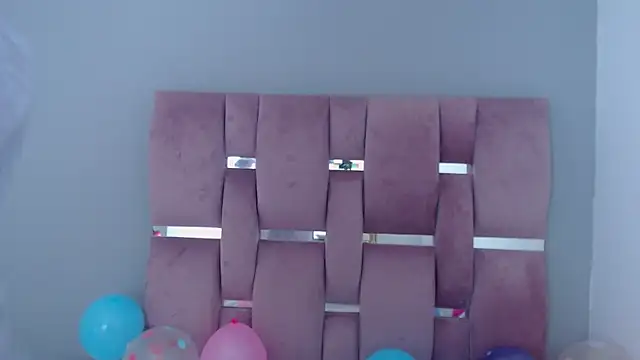 EmiliaKurt online show from February 4, 5:45 pm