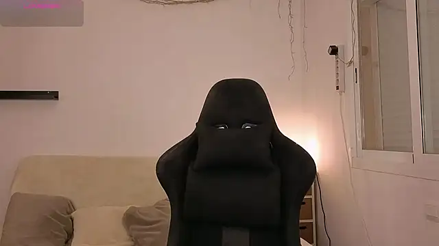 Snapshot of Karinchik_ chatting on February 3, 7:52 pm Karinchik online show from February 3, 7:52 pm