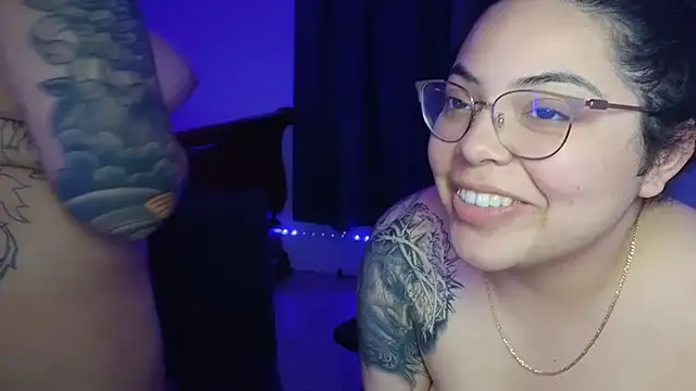 Snapshot of miacanela_xo chatting on November 5, 2:00 am miacanela xo online show from November 5, 2:00 am