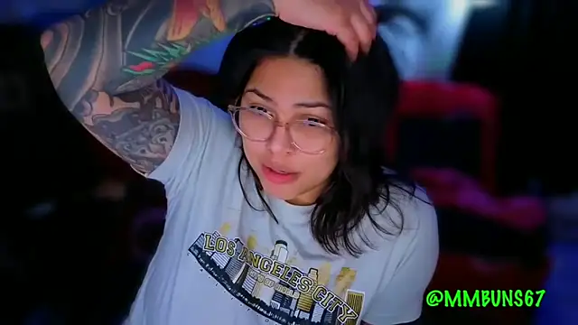 Snapshot of miacanela_xo chatting on November 9, 2:32 am miacanela xo online show from November 9, 2:32 am