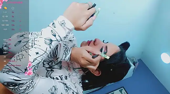 Snapshot of valentina_princess_ chatting on February 3, 1:52 am valentina princess online show from February 3, 1:52 am