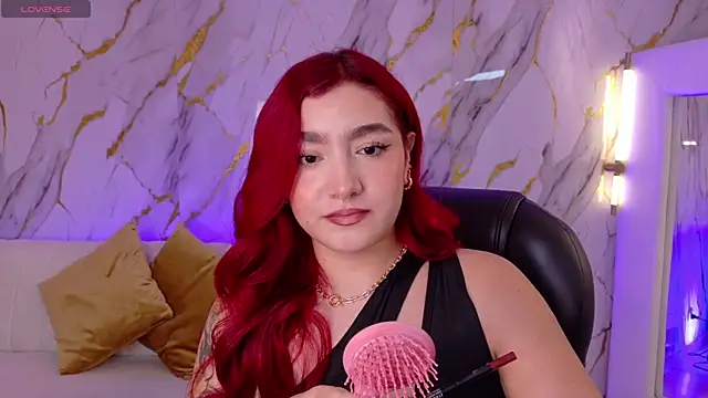 Snapshot of ViolettCastel chatting on December 19, 7:21 pm ViolettCastel online show from December 19, 7:21 pm