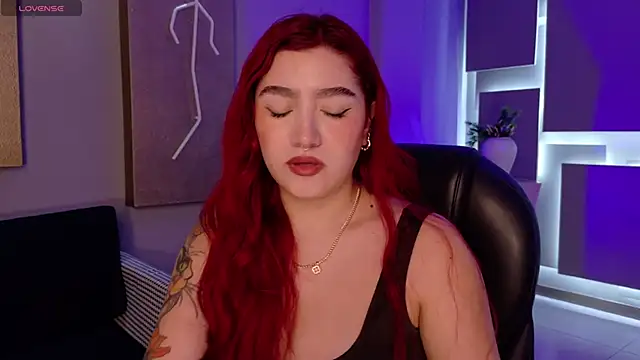 Snapshot of ViolettCastel chatting on December 21, 11:28 am ViolettCastel online show from December 21, 11:28 am